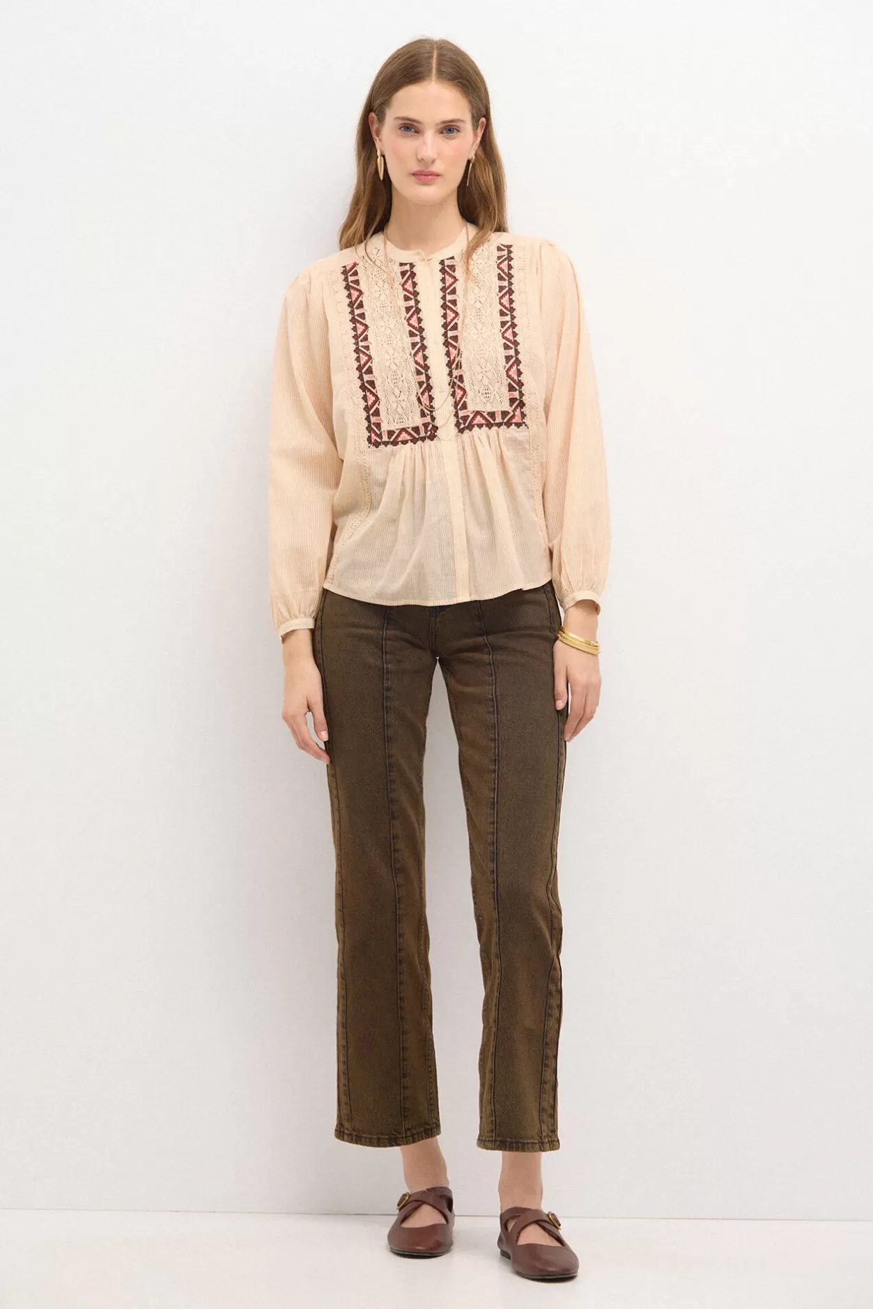 Mujer Hoss Intropia Odele. Jeans entallados con cortes