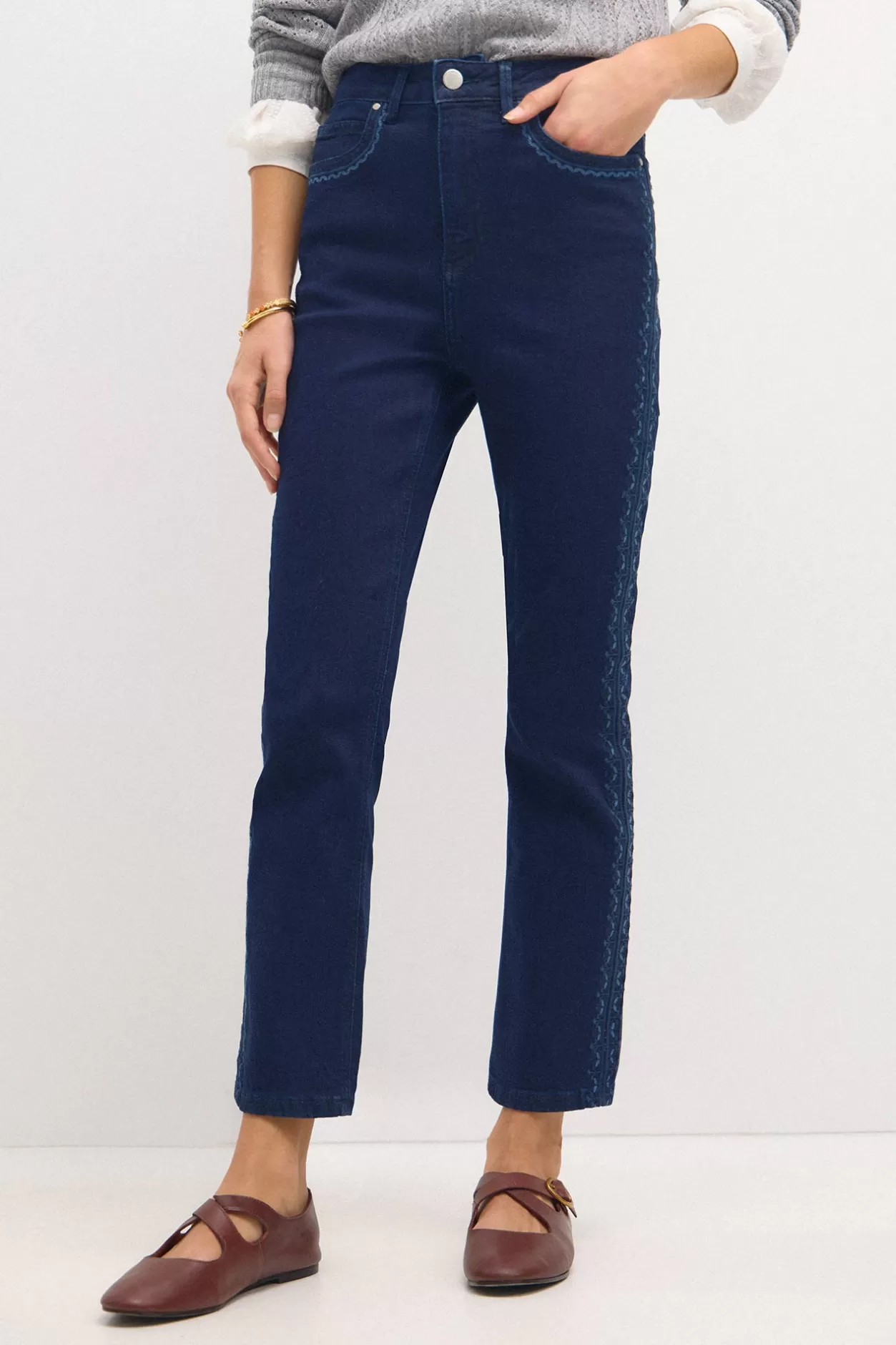 Mujer Hoss Intropia Ofira. Jeans con corte de bota