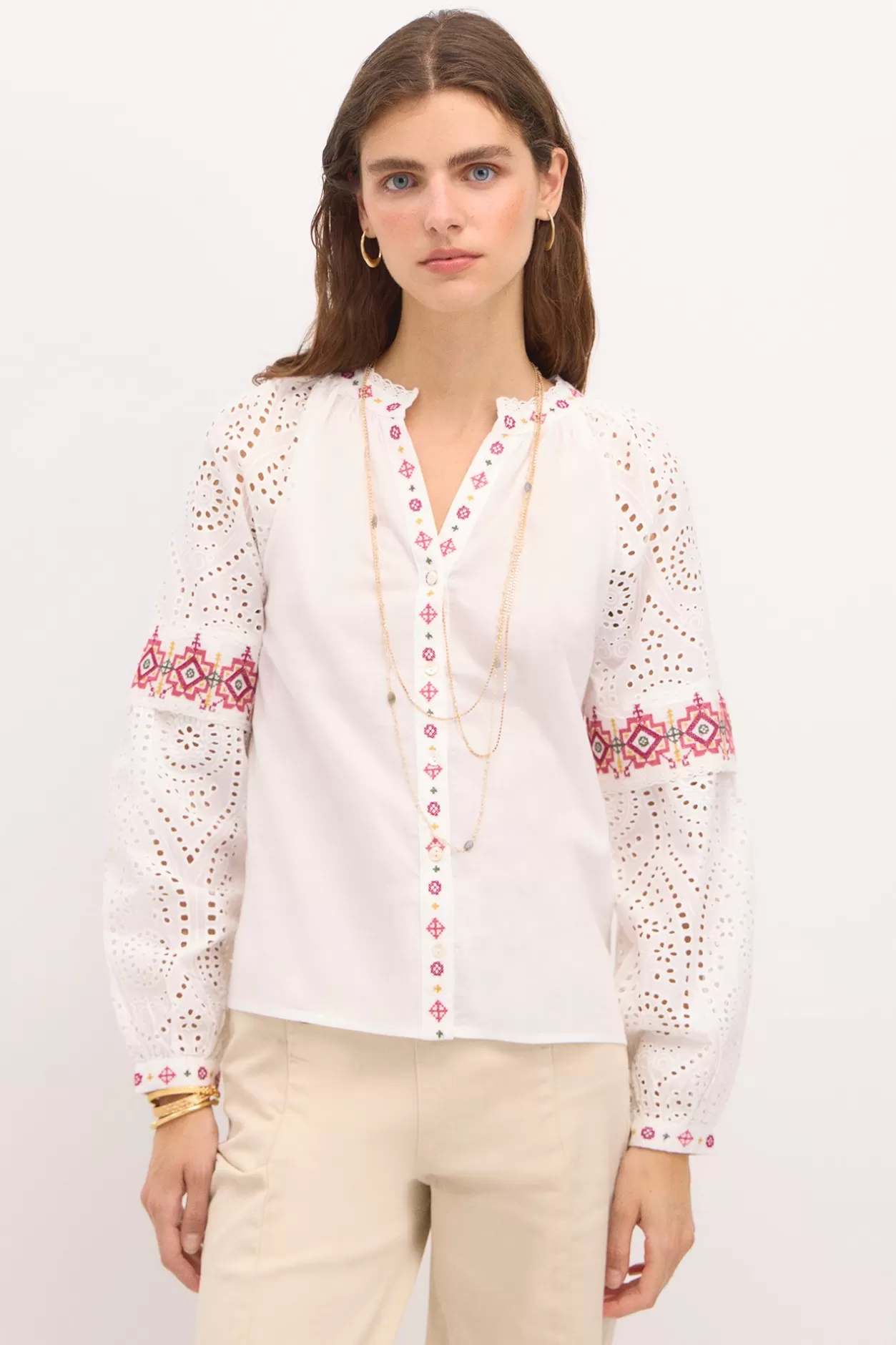 Mujer Hoss Intropia Rebeca. Camisa bordada.